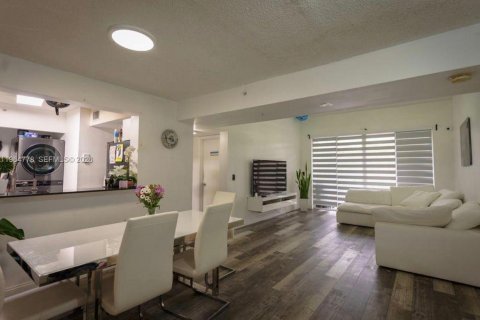 Condo in Hollywood, Florida, 2 bedrooms № 2026829 - photo 6