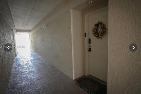 Condo in Hollywood, Florida, 2 bedrooms № 2026829 - photo 7