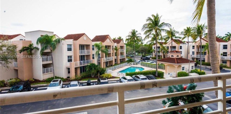 Condo in Hollywood, Florida, 2 bedrooms № 2026829