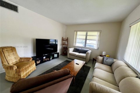 Купить кондоминиум в Холливуд, Флорида 1 спальня, 76.64м2, № 2053690 - фото 4