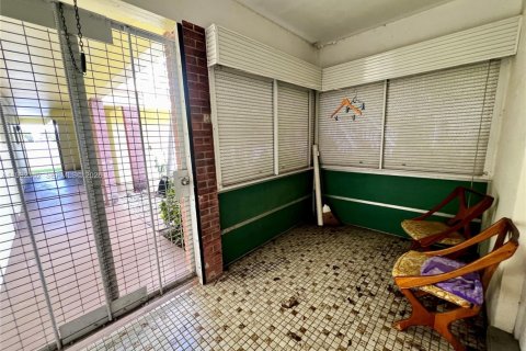 Купить кондоминиум в Холливуд, Флорида 1 спальня, 76.64м2, № 2053690 - фото 3