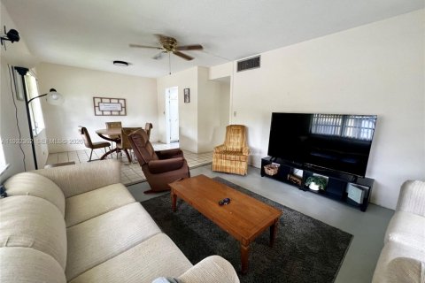 Купить кондоминиум в Холливуд, Флорида 1 спальня, 76.64м2, № 2053690 - фото 6