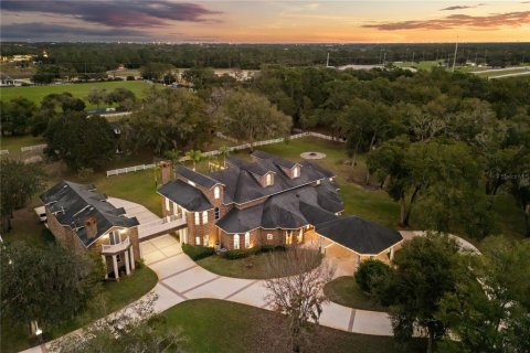 House in Sanford, Florida 8 bedrooms, 976.87 sq.m. № 2224491 - photo 11