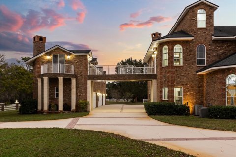House in Sanford, Florida 8 bedrooms, 976.87 sq.m. № 2224491 - photo 4