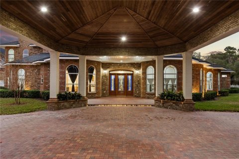 House in Sanford, Florida 8 bedrooms, 976.87 sq.m. № 2224491 - photo 3