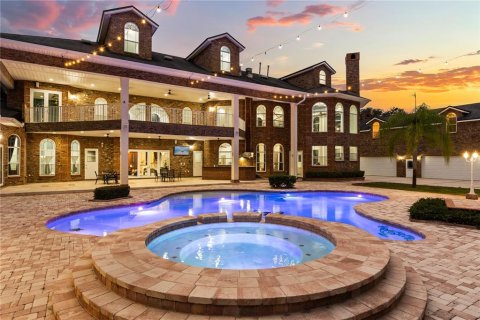 House in Sanford, Florida 8 bedrooms, 976.87 sq.m. № 2224491 - photo 8