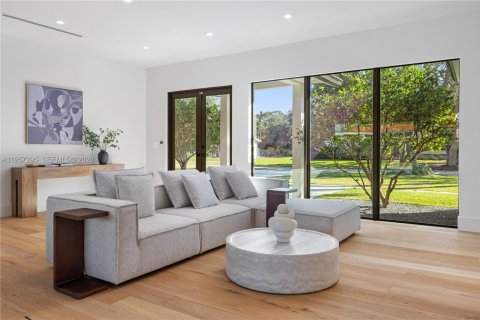 House in Palmetto Bay, Florida 5 bedrooms, 232.44 sq.m. № 2019767 - photo 6