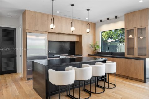 House in Palmetto Bay, Florida 5 bedrooms, 232.44 sq.m. № 2019767 - photo 8