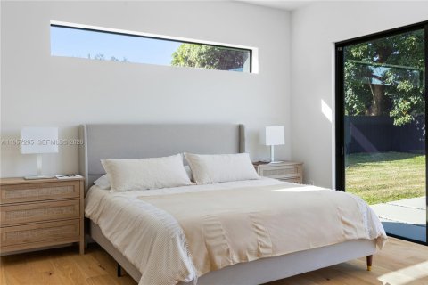 House in Palmetto Bay, Florida 5 bedrooms, 232.44 sq.m. № 2019767 - photo 15