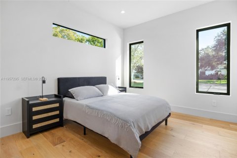 House in Palmetto Bay, Florida 5 bedrooms, 232.44 sq.m. № 2019767 - photo 30