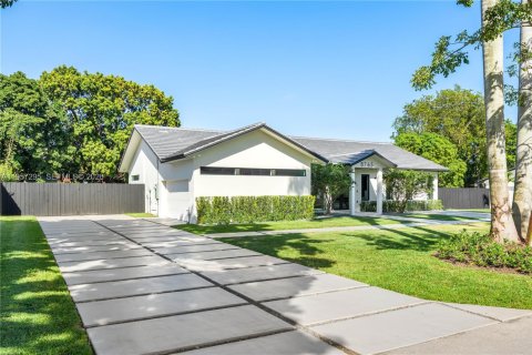 House in Palmetto Bay, Florida 5 bedrooms, 232.44 sq.m. № 2019767 - photo 3