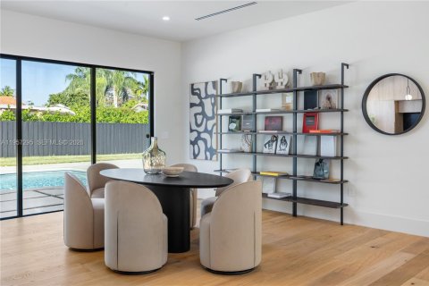 House in Palmetto Bay, Florida 5 bedrooms, 232.44 sq.m. № 2019767 - photo 11