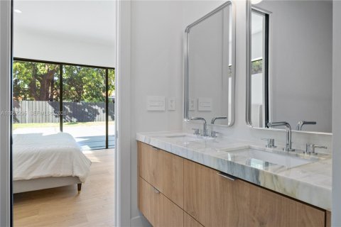 House in Palmetto Bay, Florida 5 bedrooms, 232.44 sq.m. № 2019767 - photo 17