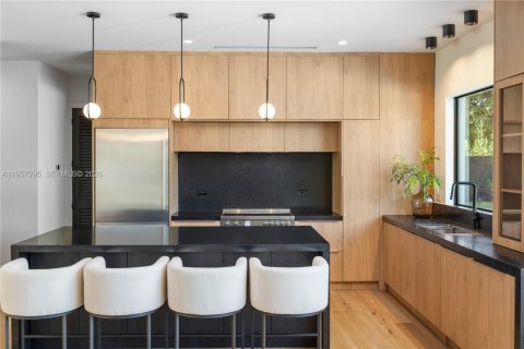 House in Palmetto Bay, Florida 5 bedrooms, 232.44 sq.m. № 2019767 - photo 9