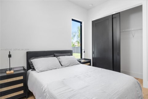 House in Palmetto Bay, Florida 5 bedrooms, 232.44 sq.m. № 2019767 - photo 25