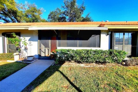 House in Clearwater, Florida 3 bedrooms, 151.99 sq.m. № 2352381