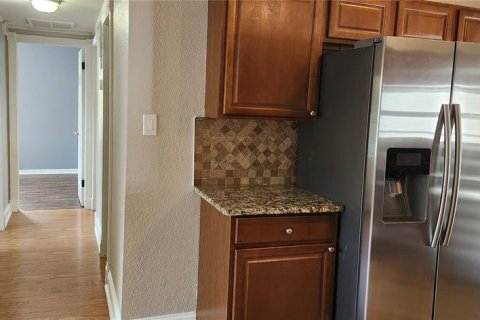 Casa en alquiler en Brandon, Florida, 3 dormitorios, 130.16 m2 № 1817882 - foto 6