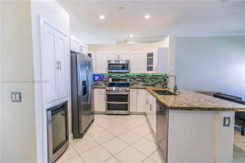 House in Weston, Florida 3 bedrooms, 151.24 sq.m. № 1766860 - photo 10