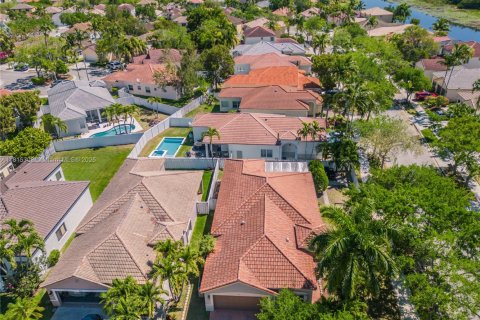 House in Weston, Florida 3 bedrooms, 151.24 sq.m. № 1766860 - photo 1