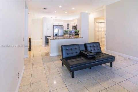House in Weston, Florida 3 bedrooms, 151.24 sq.m. № 1766860 - photo 13