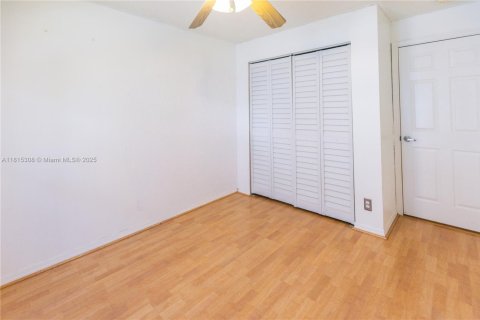 House in Weston, Florida 3 bedrooms, 151.24 sq.m. № 1766860 - photo 23