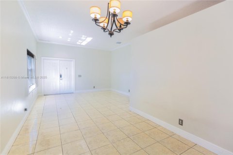 House in Weston, Florida 3 bedrooms, 151.24 sq.m. № 1766860 - photo 8