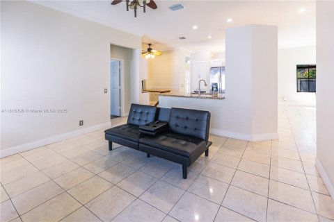 House in Weston, Florida 3 bedrooms, 151.24 sq.m. № 1766860 - photo 14