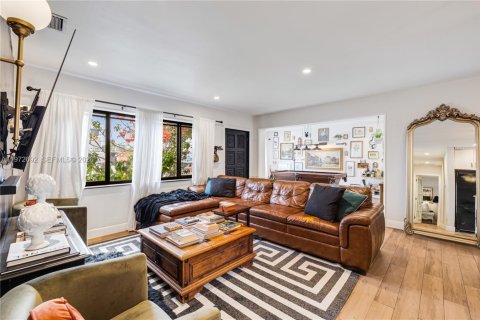 Villa ou maison à vendre à Miami, Floride: 2 chambres, 150.13 m2 № 2044800 - photo 11