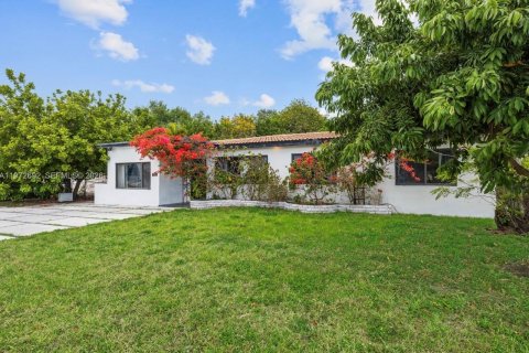 Villa ou maison à vendre à Miami, Floride: 2 chambres, 150.13 m2 № 2044800 - photo 3