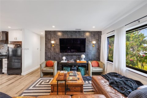 Villa ou maison à vendre à Miami, Floride: 2 chambres, 150.13 m2 № 2044800 - photo 8