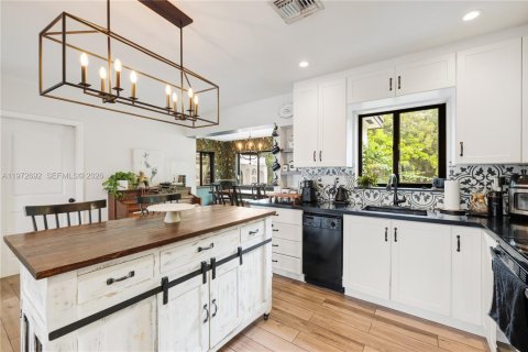 Villa ou maison à vendre à Miami, Floride: 2 chambres, 150.13 m2 № 2044800 - photo 16