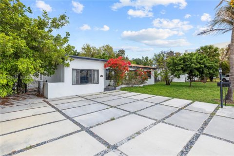 Villa ou maison à vendre à Miami, Floride: 2 chambres, 150.13 m2 № 2044800 - photo 2