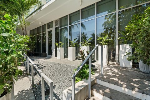 Copropriété à vendre à Miami Beach, Floride: 1 chambre, 75.99 m2 № 2023009 - photo 2
