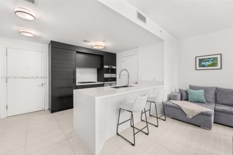 Copropriété à vendre à Miami Beach, Floride: 1 chambre, 75.99 m2 № 2023009 - photo 5