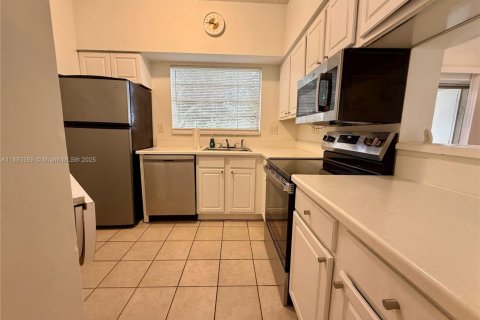 Copropriété à louer à Pembroke Pines, Floride: 2 chambres, 79.34 m2 № 1945292 - photo 4