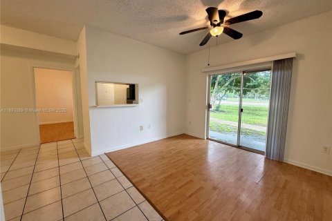 Condo à Pembroke Pines, Floride, 2 chambres  № 1945292