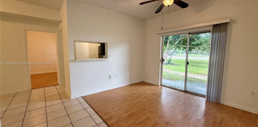 Condo à Pembroke Pines, Floride, 2 chambres  № 1945292