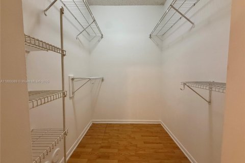 Copropriété à louer à Pembroke Pines, Floride: 2 chambres, 79.34 m2 № 1945292 - photo 7