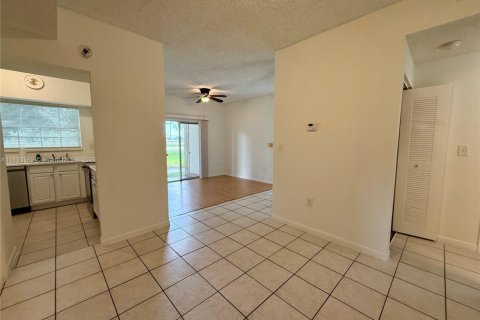 Copropriété à louer à Pembroke Pines, Floride: 2 chambres, 79.34 m2 № 1945292 - photo 8