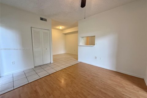 Copropriété à louer à Pembroke Pines, Floride: 2 chambres, 79.34 m2 № 1945292 - photo 2