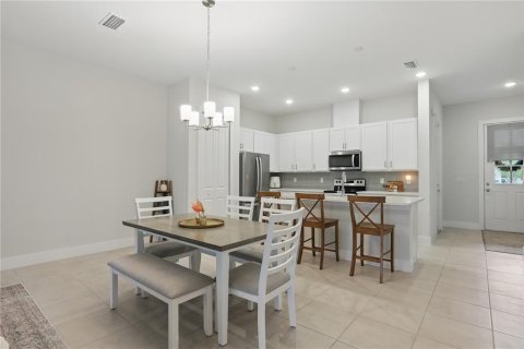 Townhouse in Oviedo, Florida 3 bedrooms, 174.38 sq.m. № 1770049 - photo 9
