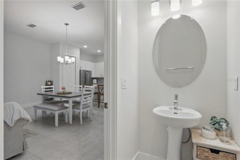 Townhouse in Oviedo, Florida 3 bedrooms, 174.38 sq.m. № 1770049 - photo 13