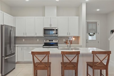 Townhouse in Oviedo, Florida 3 bedrooms, 174.38 sq.m. № 1770049 - photo 7