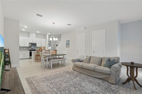 Townhouse in Oviedo, Florida 3 bedrooms, 174.38 sq.m. № 1770049 - photo 12