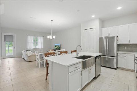 Townhouse in Oviedo, Florida 3 bedrooms, 174.38 sq.m. № 1770049 - photo 4