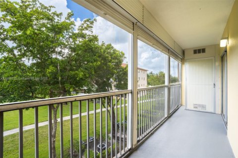 Снять в аренду кондоминиум в Пемброк-Пайнс, Флорида 2 спальни, 88.54м2, № 1949008 - фото 17