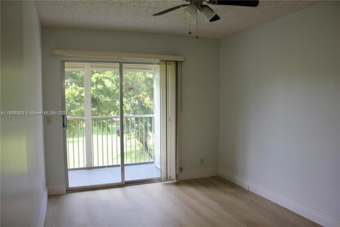 Снять в аренду кондоминиум в Пемброк-Пайнс, Флорида 2 спальни, 88.54м2, № 1949008 - фото 10