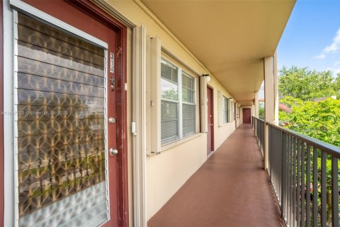 Снять в аренду кондоминиум в Пемброк-Пайнс, Флорида 2 спальни, 88.54м2, № 1949008 - фото 2