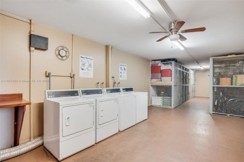 Снять в аренду кондоминиум в Пемброк-Пайнс, Флорида 2 спальни, 88.54м2, № 1949008 - фото 18