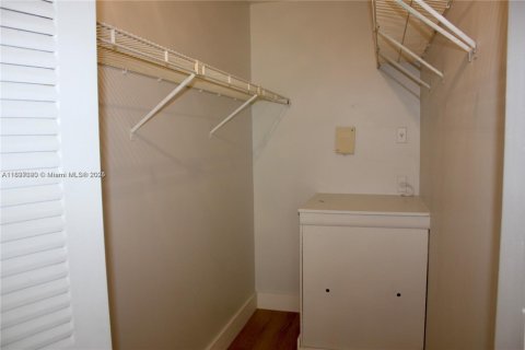 Снять в аренду кондоминиум в Пемброк-Пайнс, Флорида 2 спальни, 88.54м2, № 1949008 - фото 12